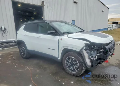 2025 Jeep Compass Trailhawk z USA, uszkodzony, nr VIN 3C4NJDDN6ST557209